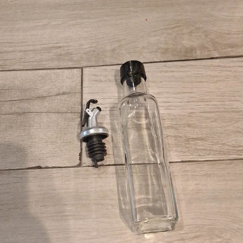 🦔Glass Oil Dispenser with Black Cap💘